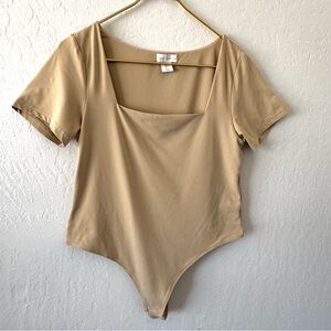 House of Harlow 1960 tan nude Square Neck Short Sleeve Bodysuit Size Large